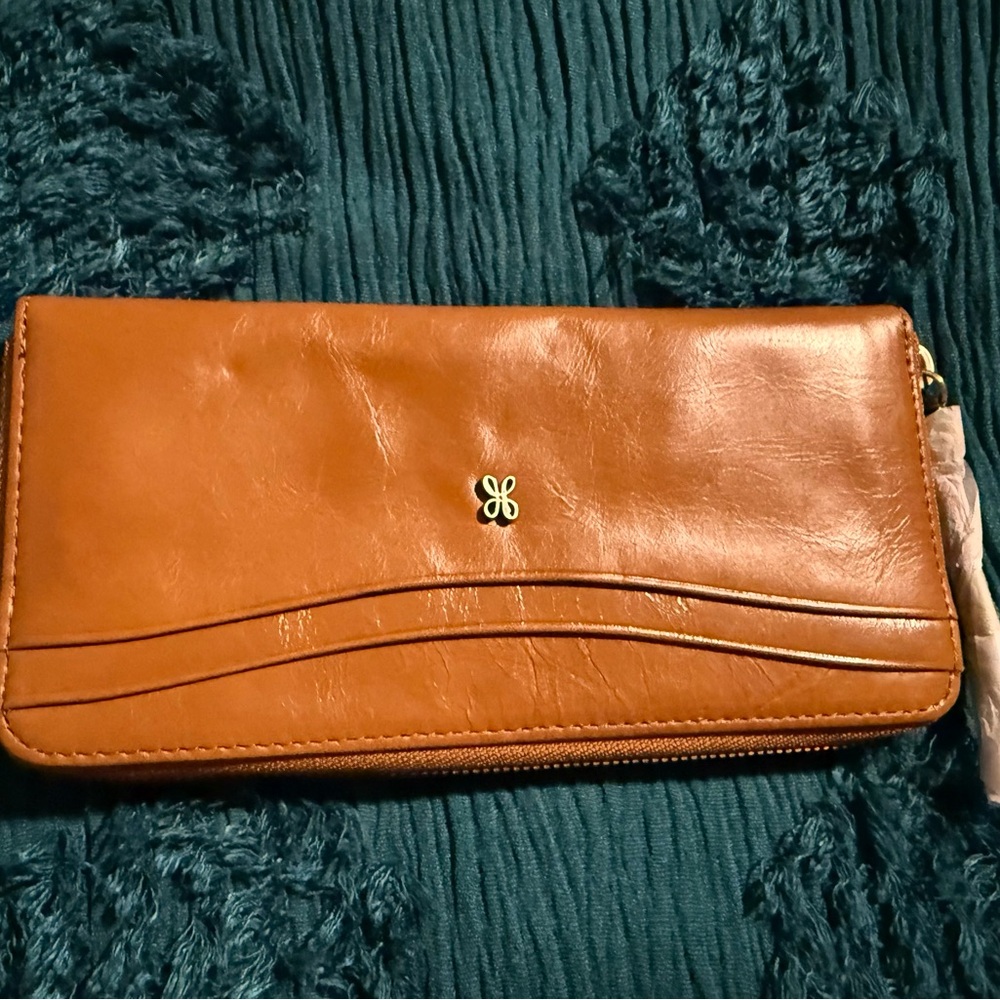 NWT Hobo Max Continental Wallet in Truffle